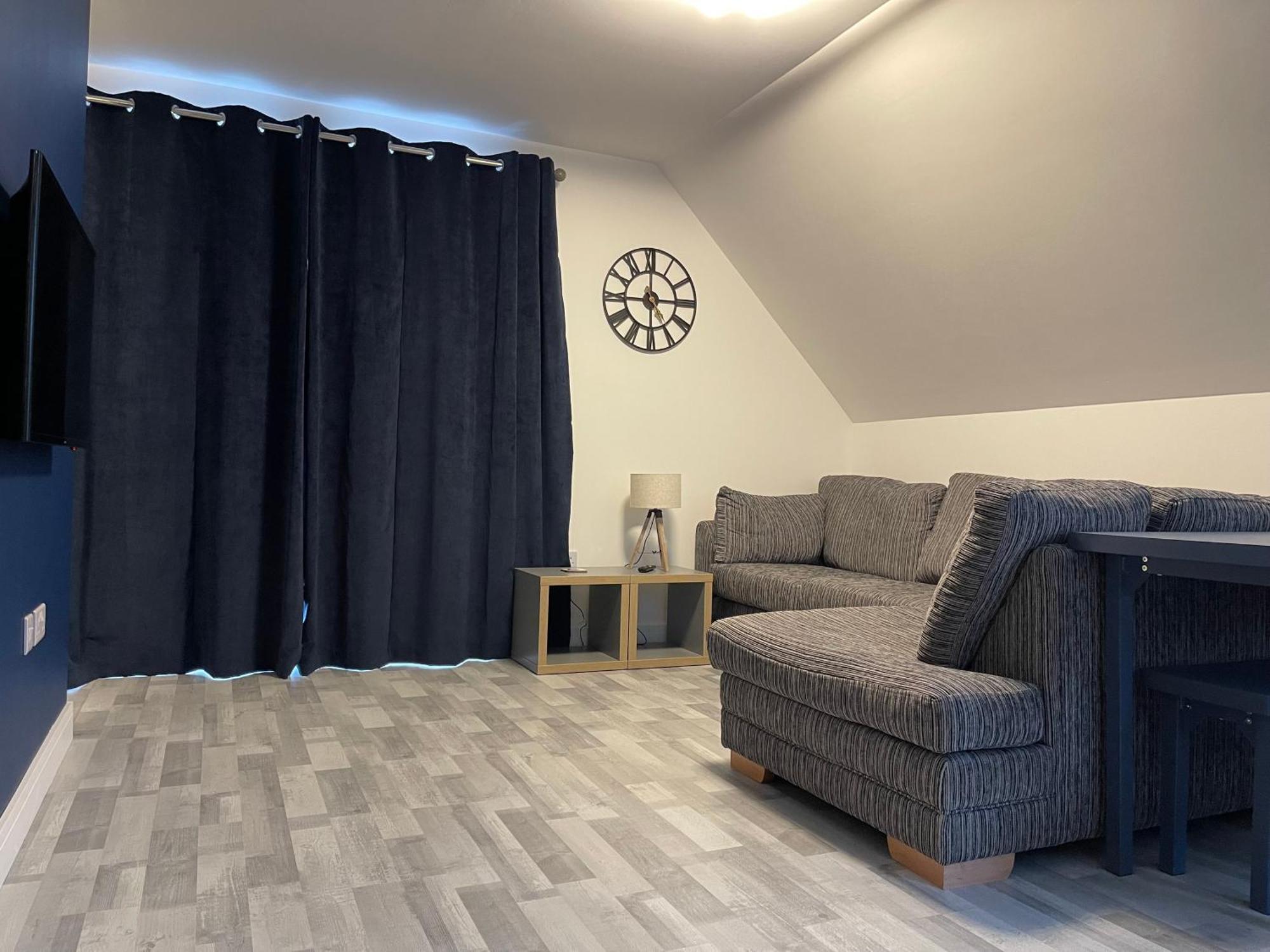 Lochside Loft - Self Catering Apartment For 2 In A Great Location For Inverness Airport And Both Cabot Highlands & Nairn Golf Courses Exteriér fotografie