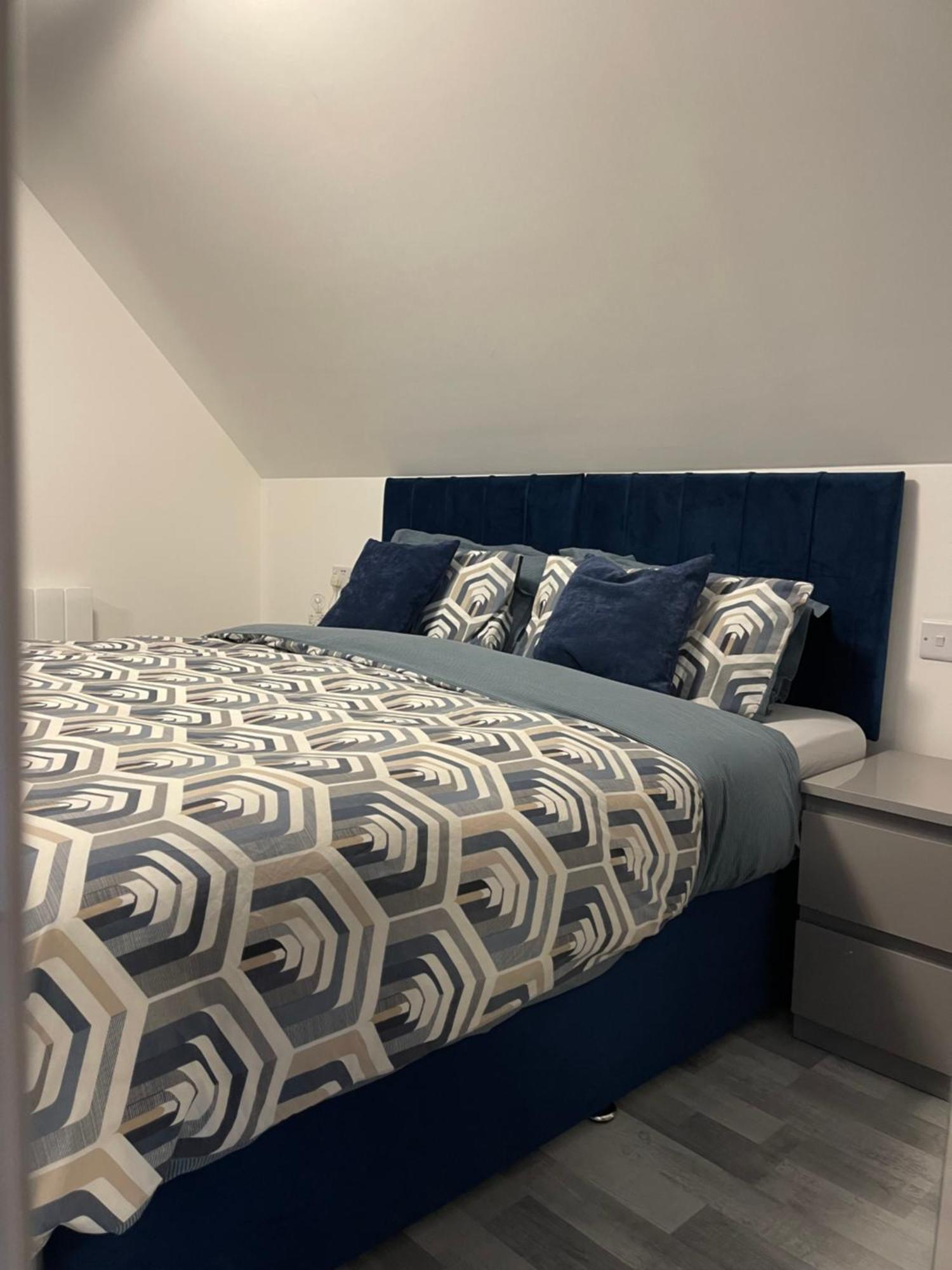 Lochside Loft - Self Catering Apartment For 2 In A Great Location For Inverness Airport And Both Cabot Highlands & Nairn Golf Courses Exteriér fotografie